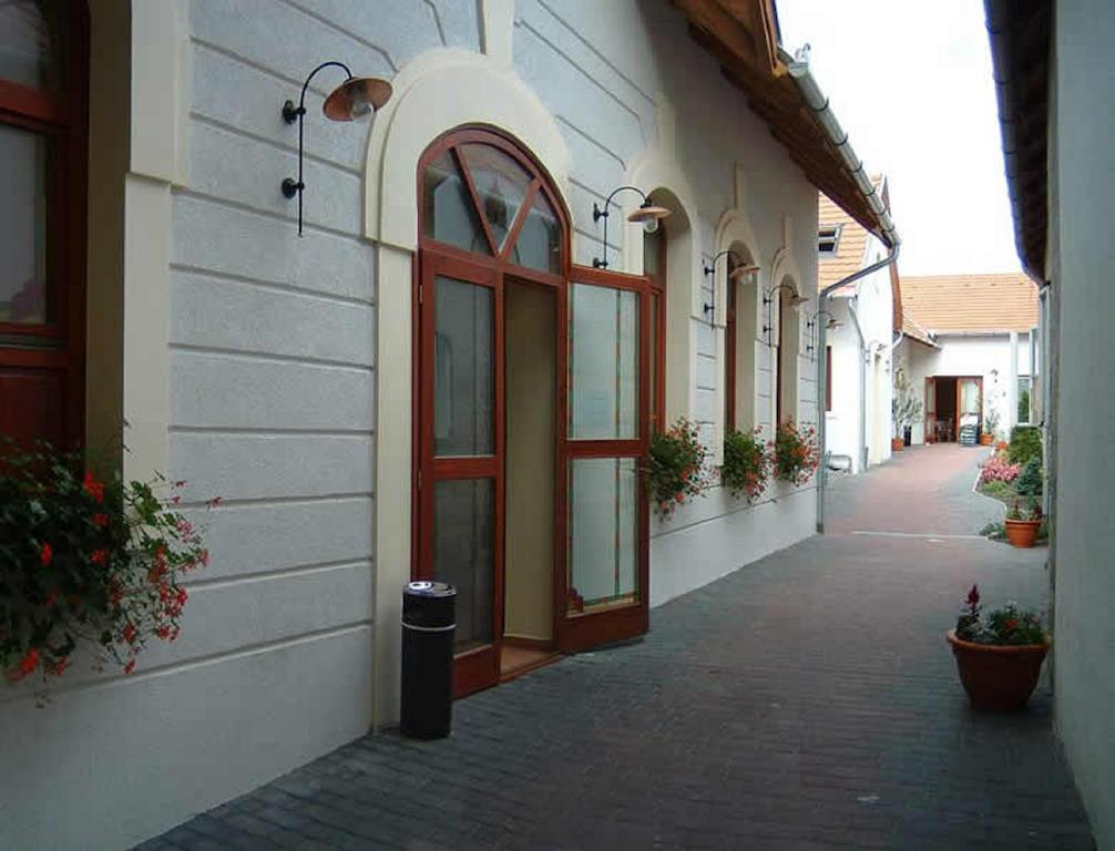 Varju Fogado Tapolca Bed & Breakfast Eksteriør bilde